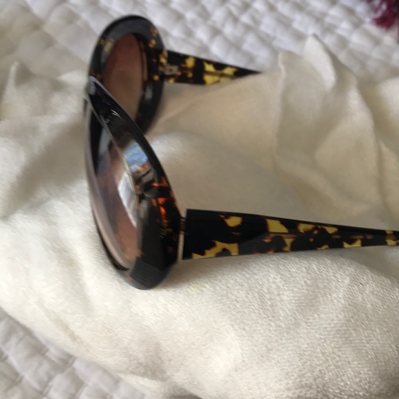 Sunglasses - Picture 3 of 4